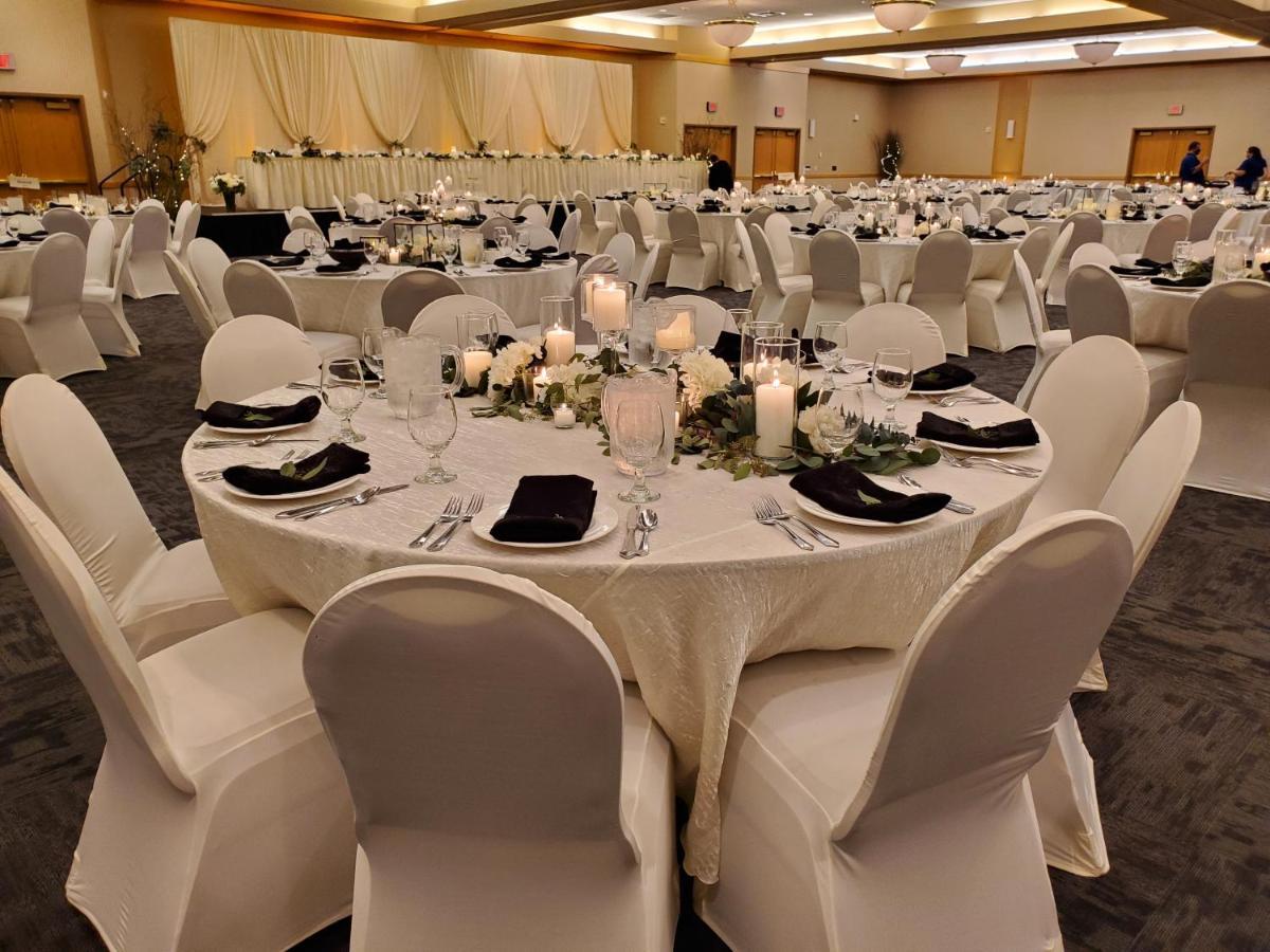 Crossroads Hotel And Huron Event Center Eksteriør billede