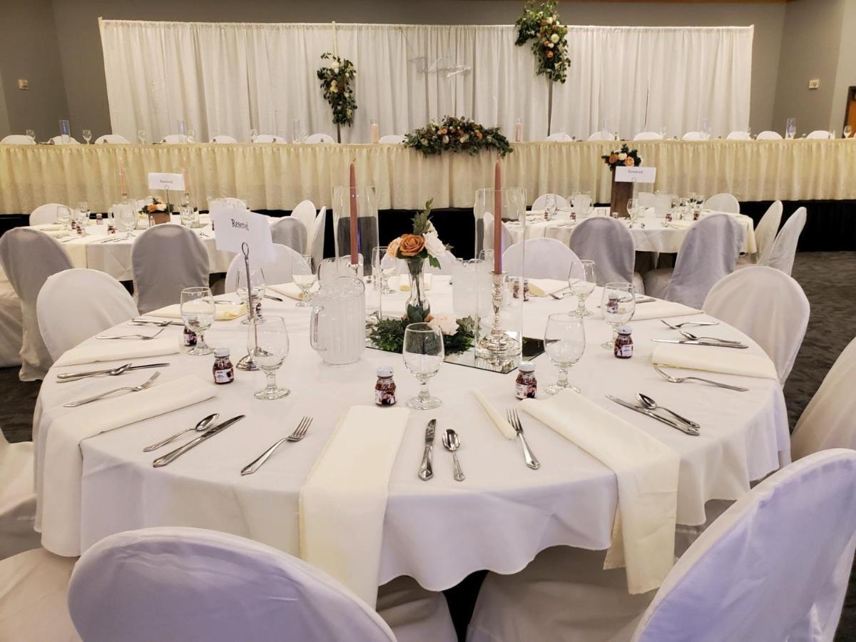Crossroads Hotel And Huron Event Center Eksteriør billede