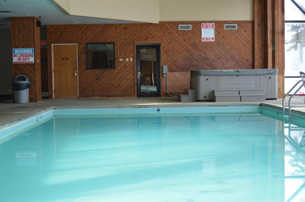 Crossroads Hotel And Huron Event Center Eksteriør billede