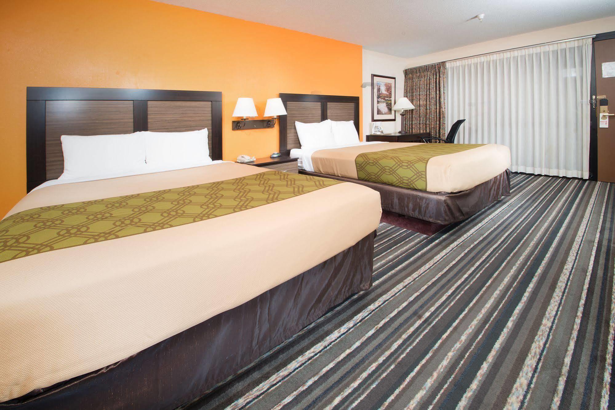 Crossroads Hotel And Huron Event Center Eksteriør billede